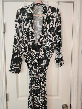Cable & Gauge Black & White Floral Wrap/Tie Front Full Length Robe 2X Stretchy